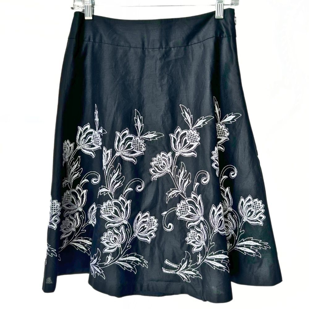 Ann Taylor LOFT A Line Embroidered Black Cotton Floral Print Skirt Women’s Sz 2P
